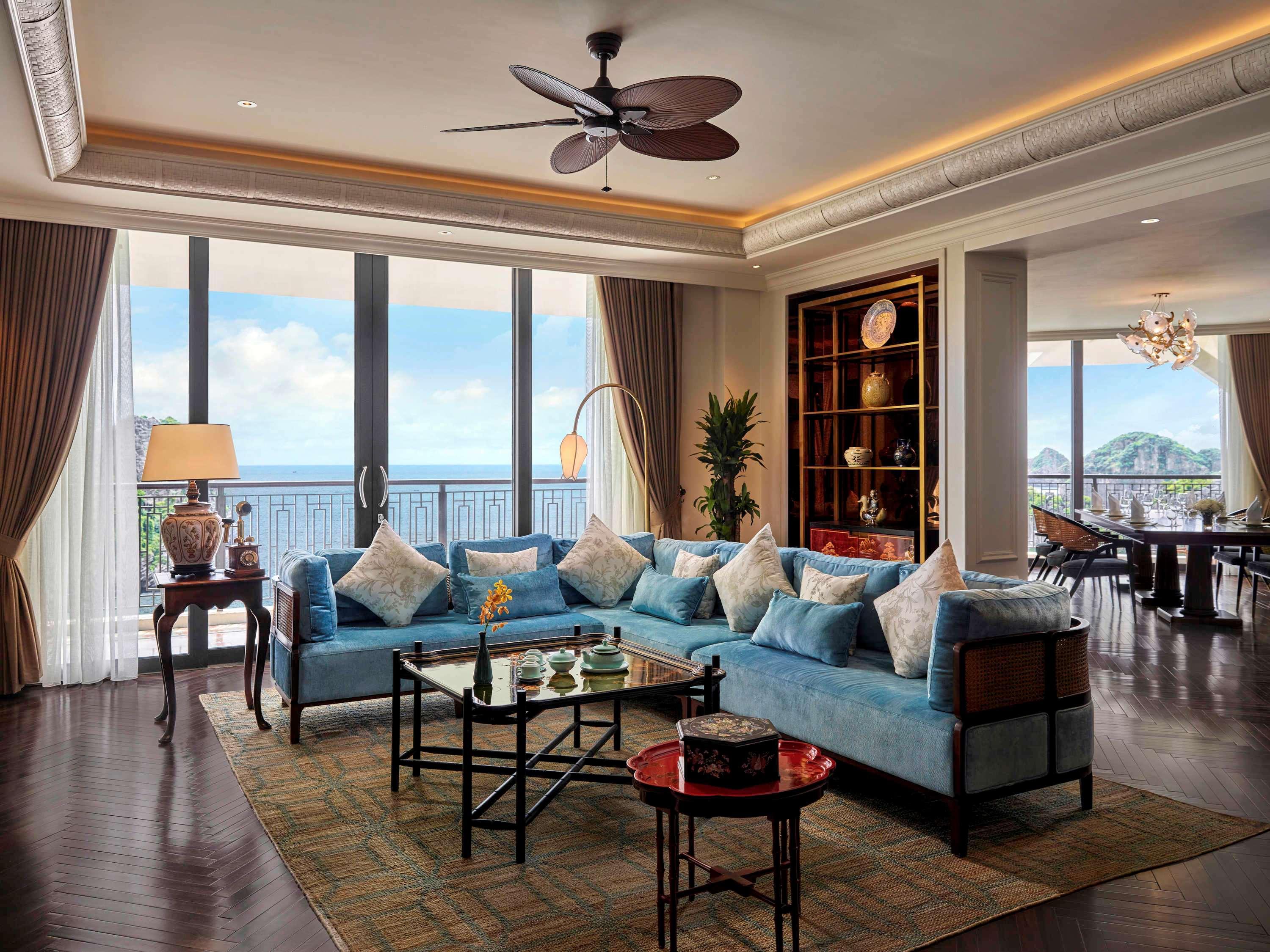 Hotel Perle D'Orient Cat Ba - Mgallery Chan Chau Esterno foto The living room of a suite at The Ritz-Carlton, Shenzhen