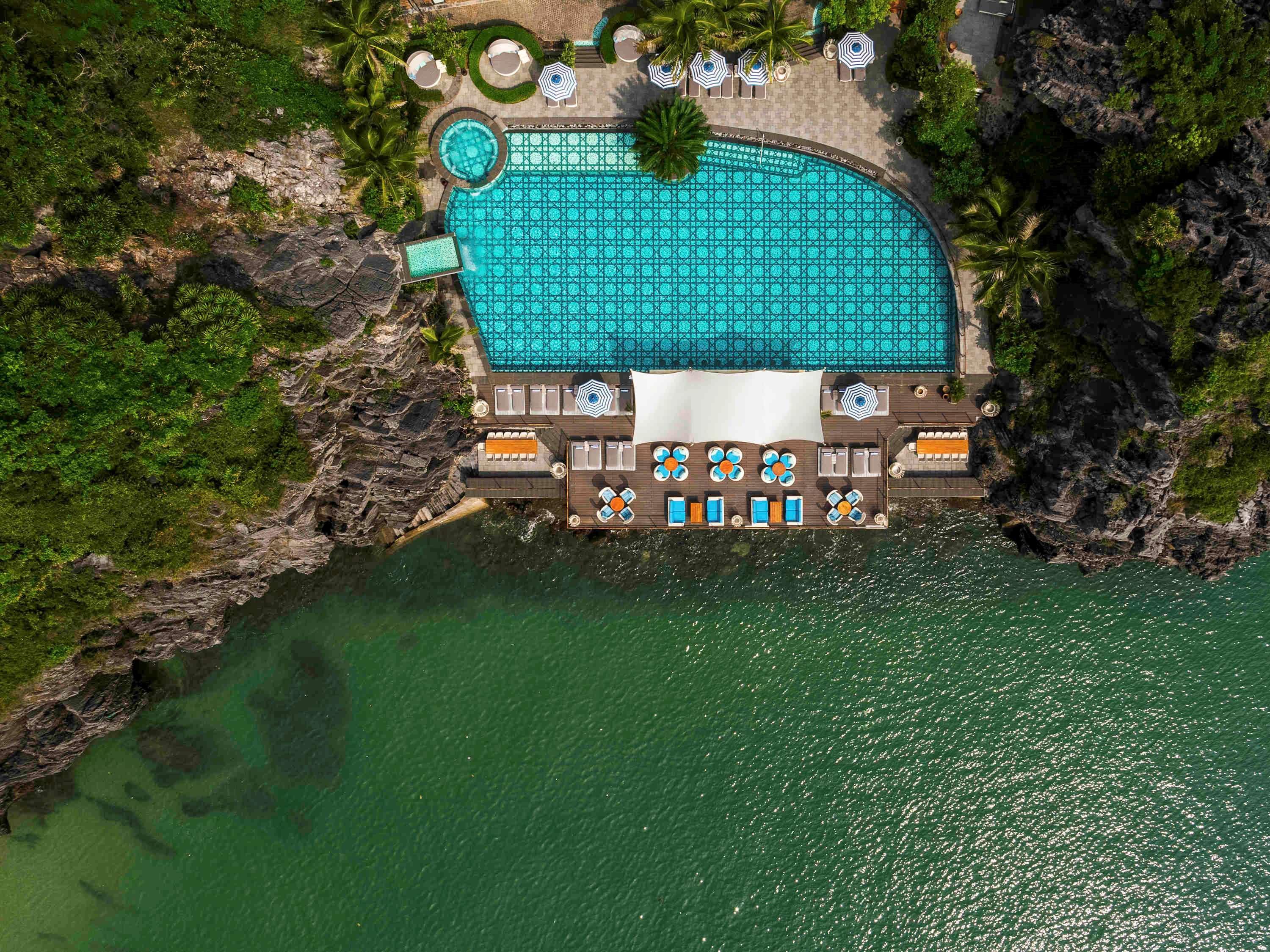 Hotel Perle D'Orient Cat Ba - Mgallery Chan Chau Esterno foto Aerial view of the resort