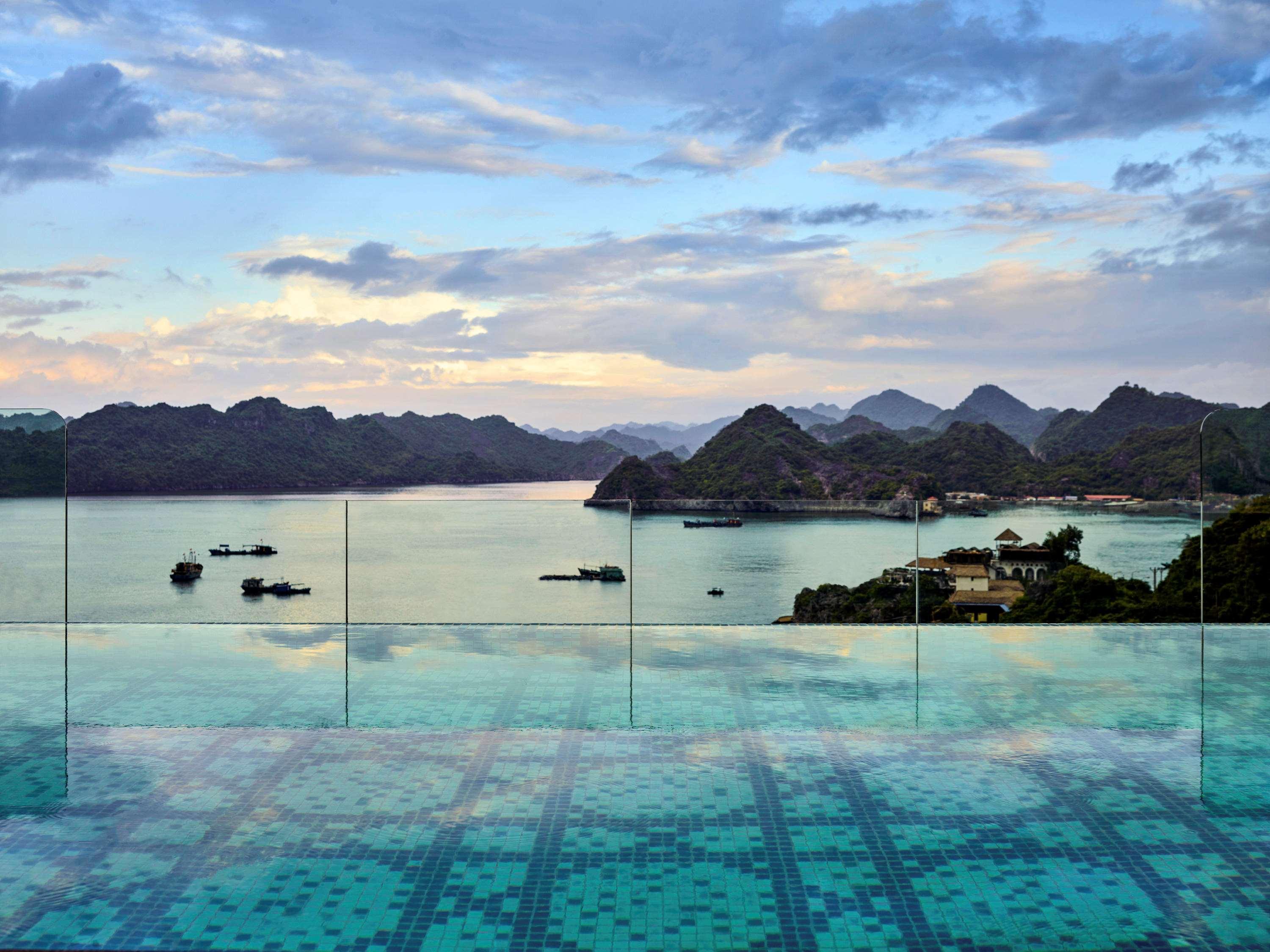Hotel Perle D'Orient Cat Ba - Mgallery Chan Chau Esterno foto View of the bay from the hotel