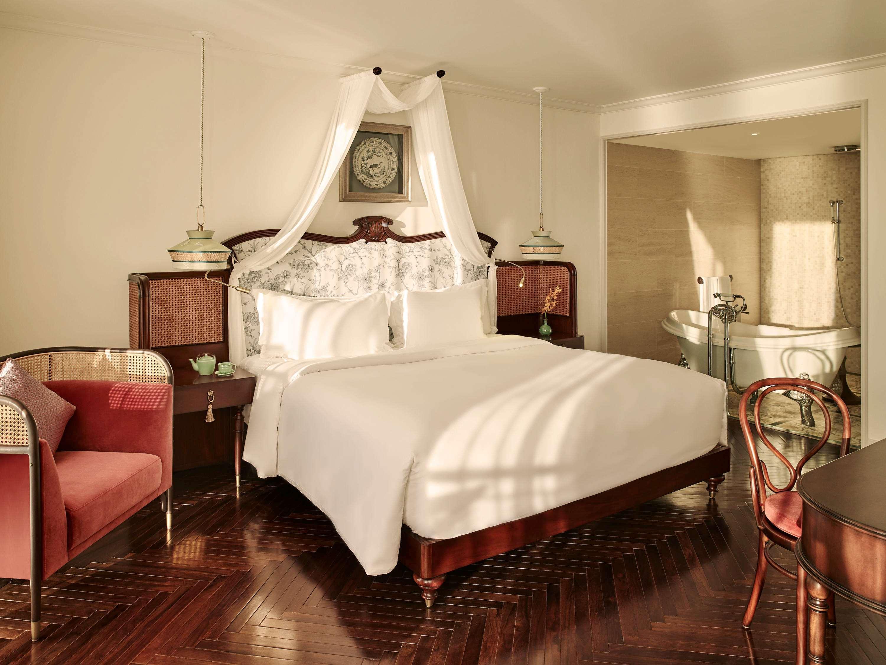 Hotel Perle D'Orient Cat Ba - Mgallery Chan Chau Esterno foto A suite at the hotel