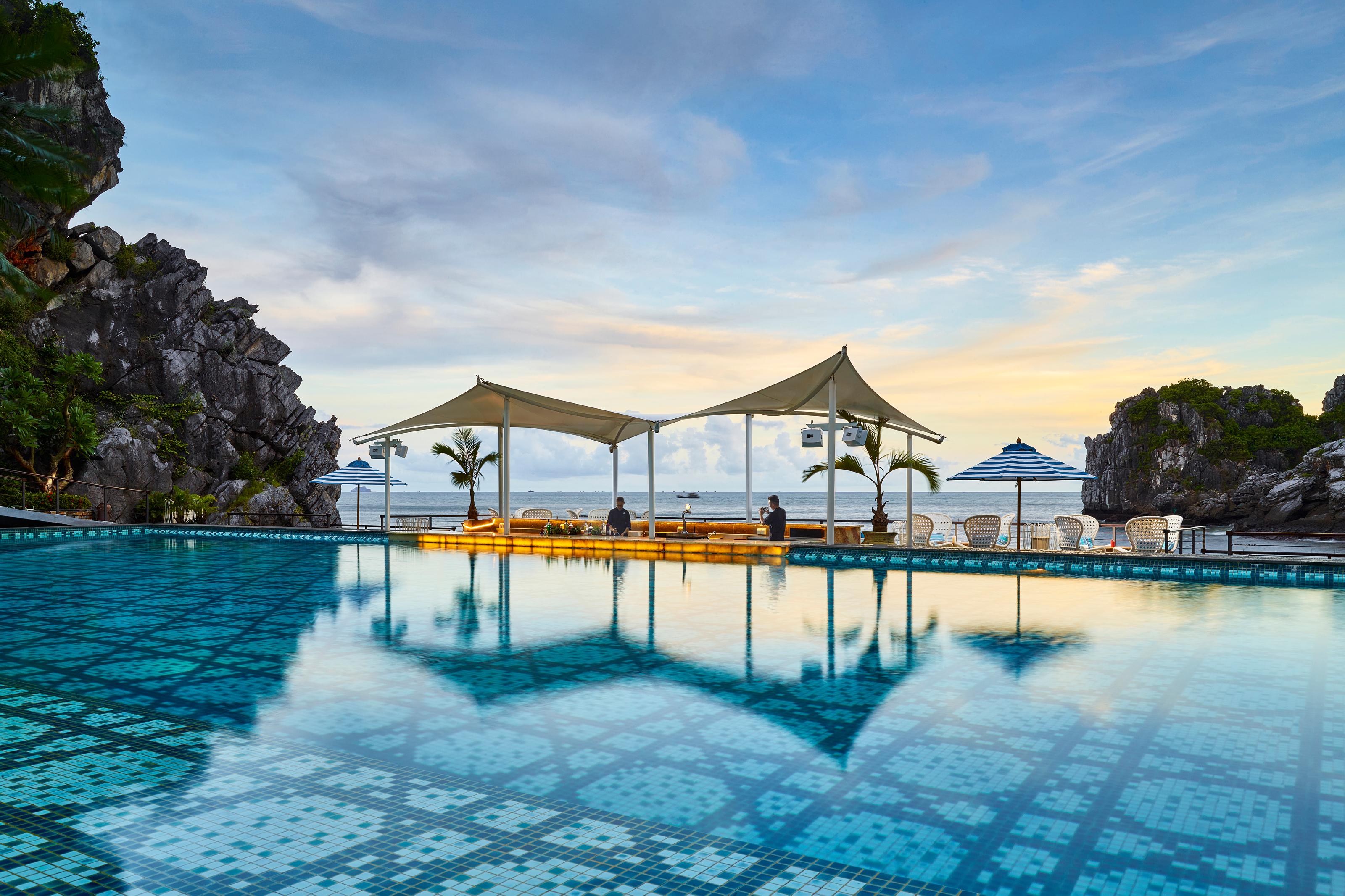 Hotel Perle D'Orient Cat Ba - Mgallery Chan Chau Esterno foto The Rock Bar at the Alila Villas Uluwatu