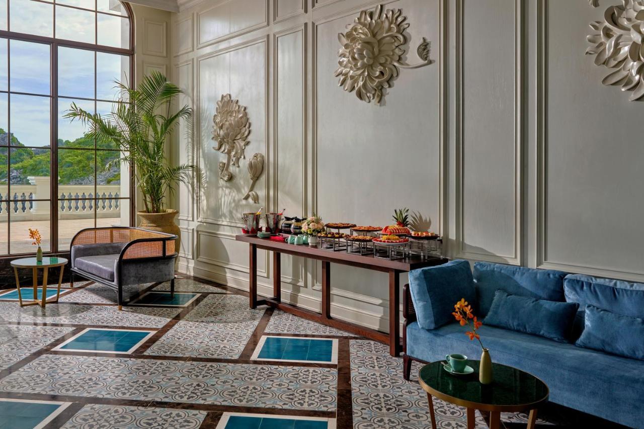 Hotel Perle D'Orient Cat Ba - Mgallery Chan Chau Esterno foto The interior of the hotel