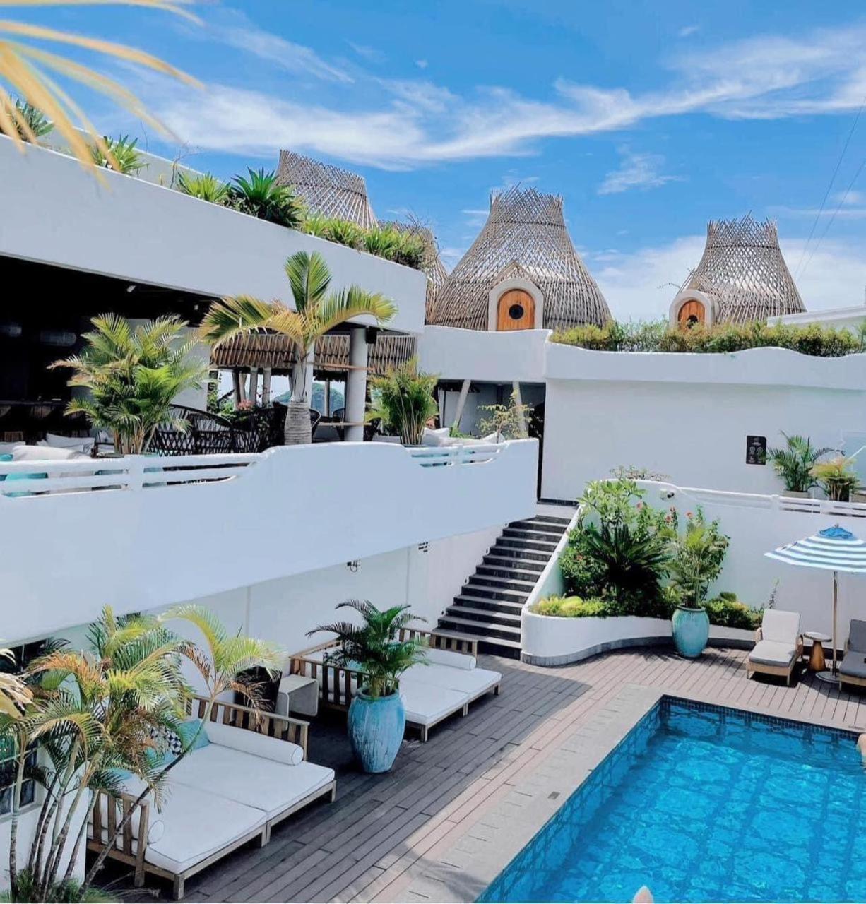 Hotel Perle D'Orient Cat Ba - Mgallery Chan Chau Esterno foto The rooftop pool at the hotel