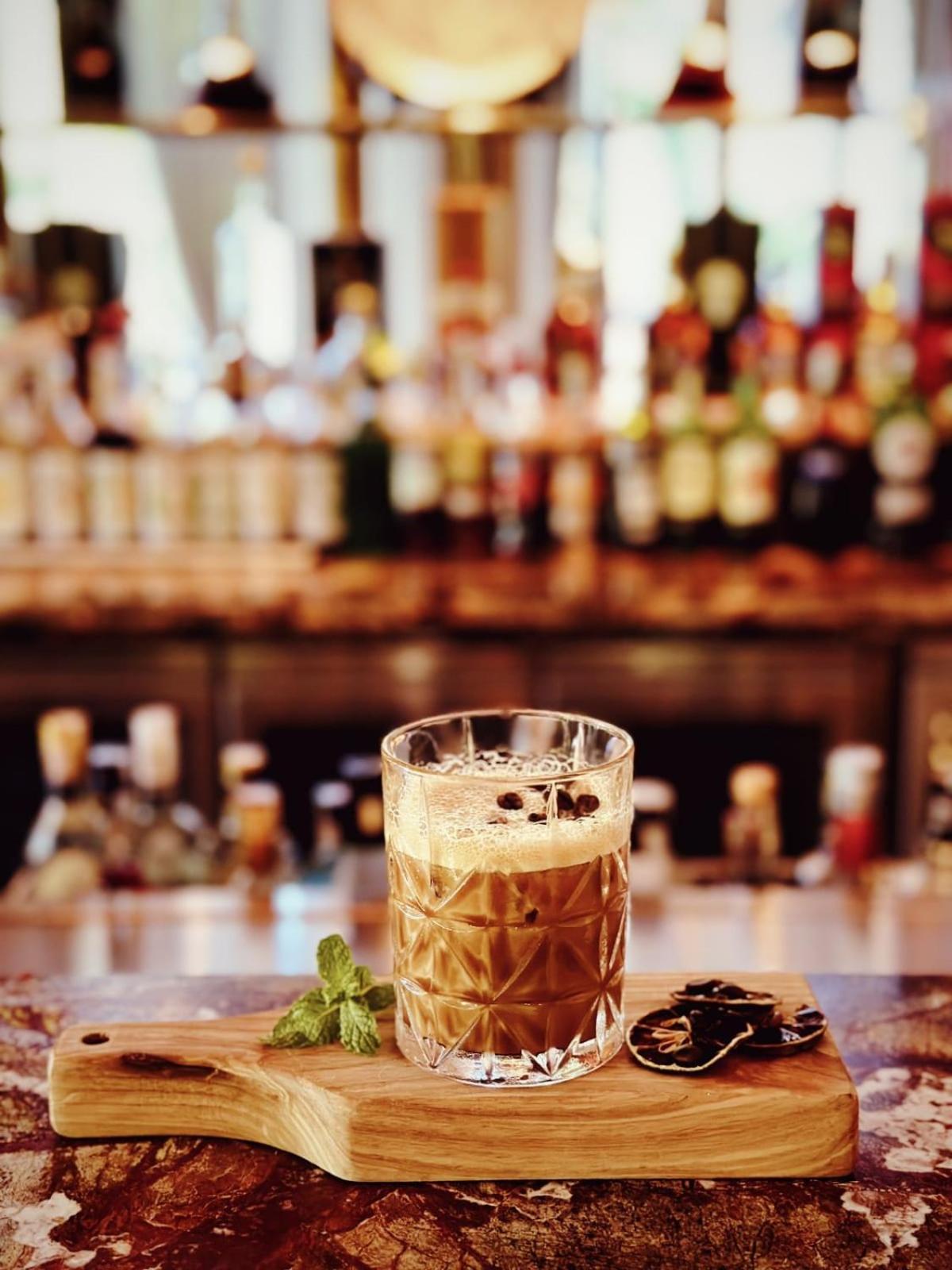 Hotel Perle D'Orient Cat Ba - Mgallery Chan Chau Esterno foto A glass of beer